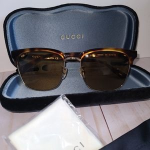 Gucci sunglasses logo accents